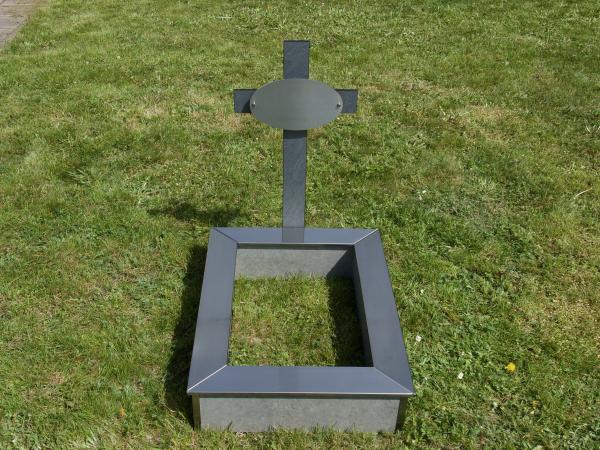 Urnengrab Kreuz
